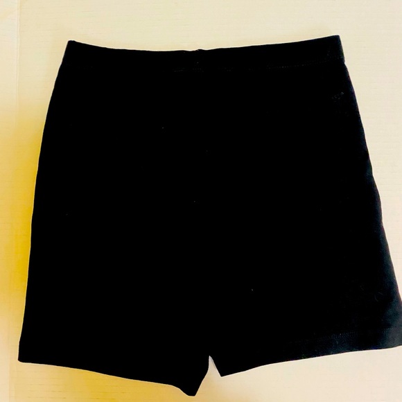 Cute stretch short by Ettel Lut💓 - Picture 1 of 4